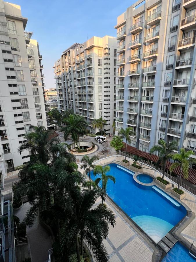 Resorts World Condo Манила Екстериор снимка