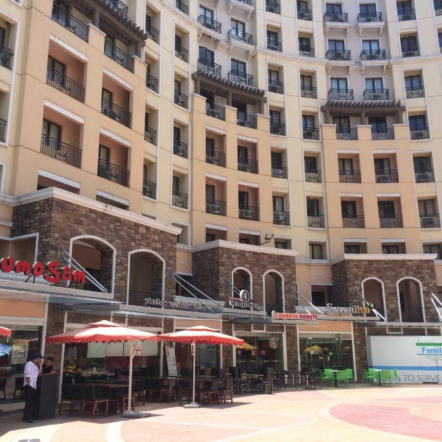 Resorts World Condo Манила Екстериор снимка