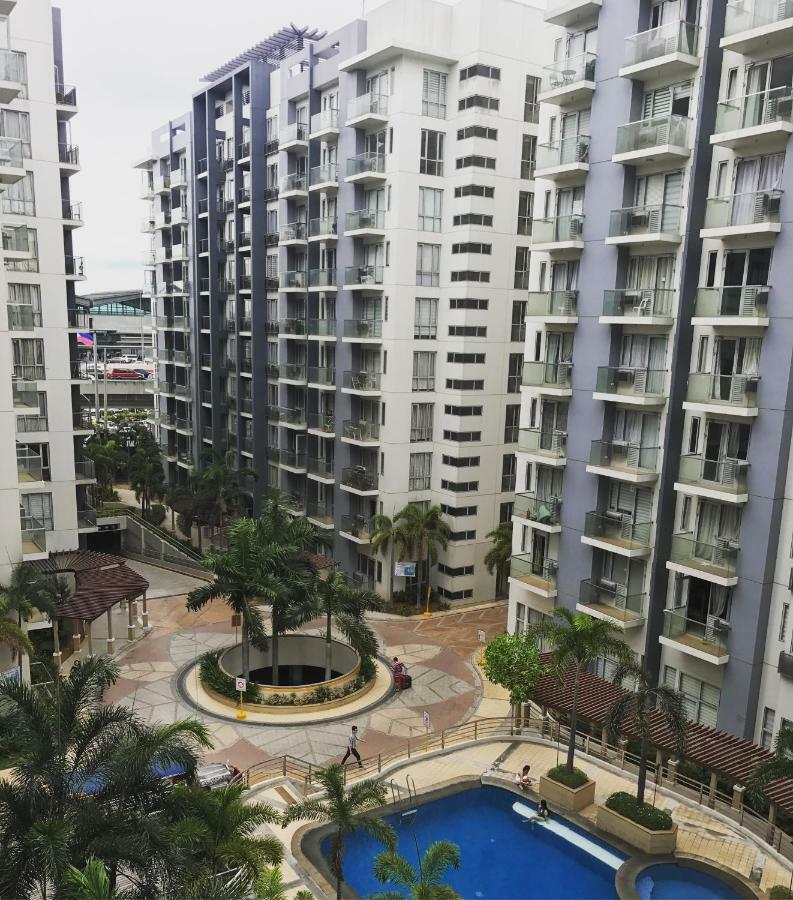 Resorts World Condo Манила Екстериор снимка