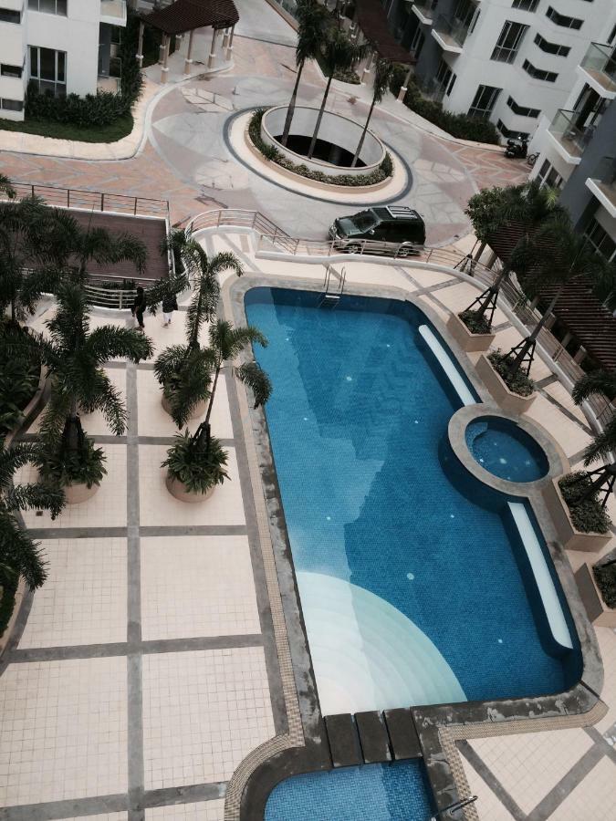 Resorts World Condo Манила Екстериор снимка