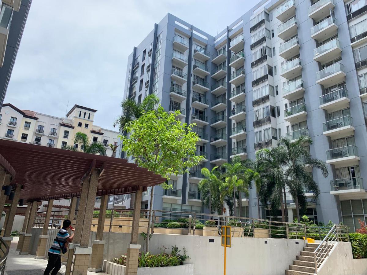 Resorts World Condo Манила Екстериор снимка