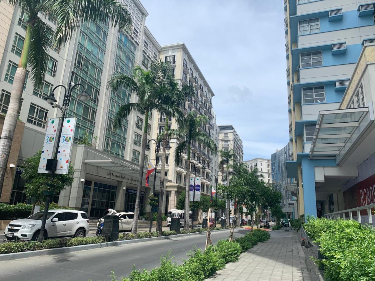 Resorts World Condo Манила Екстериор снимка